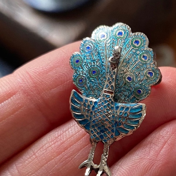 Beautiful Vintage Siam Sterling Silver Peacock Blue Enamel Brooch Pin Reticulated Torso Small