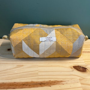 Grande trousse de toilette matelassée en coton oekotex jaune