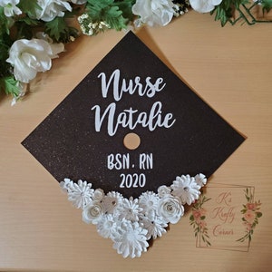 Graduation Cap Toppers / Blumen Abschlusskappe / Glitter Abschlusskappe / anpassbar / Krankenschwester Kappe