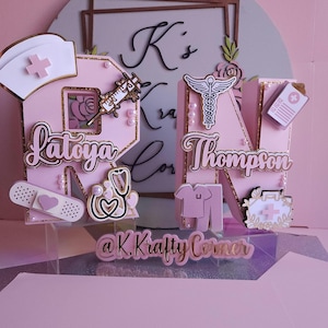 Letra en 3D de enfermera RN rosa / regalo de enfermera / letra en 3D / regalo de graduación / birrete de graduación / regalo de enfermera rosa