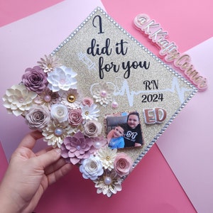You Did It Cap White Round Graduation Backdrop Kit