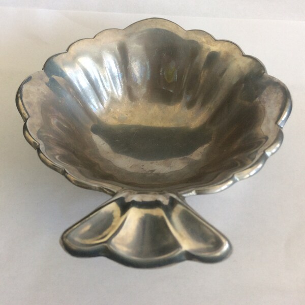 Vintage Bruce Fox Style Bowl Pewter? Aluminum? Fish Tail Shaped Handle, Scalloped Edge And 4 Cushioned Toes