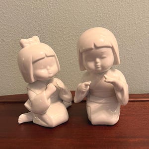Vintage Japanese Porcelain Male And Female Figurines Traditional Dressed In Kimonos, Collectible Statues