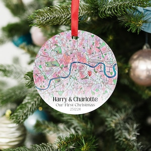 Benutzerdefinierte Karte Weihnachtsverzierung | Personalisierte Weihnachtskugel & Baumdekoration | Erste Weihnachten / besondere Erinnerungen Andenken