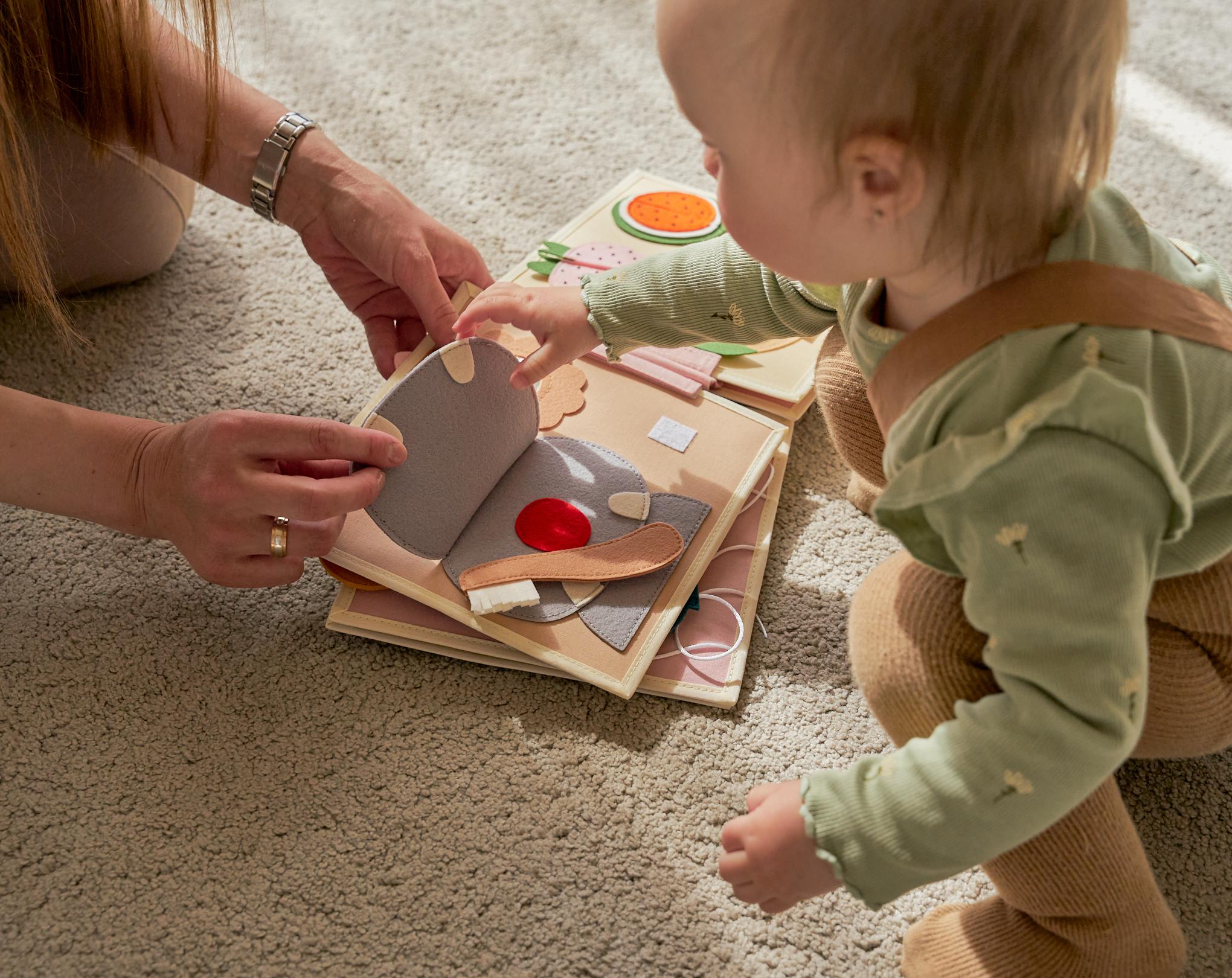Quiet Book Aus Filz – Für Kinder Ab 1 Jahr, 3D-Aktivitäten, Montessori-Spielzeug, 21x21 Cm, Themen Verkehr & Tiere