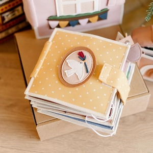 quiet book with forest animals made of felt and fabric for toddler 1,2,3 years old, handmade montessori baby activity toys, Kinderkrama