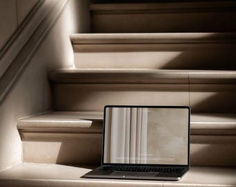 MacBook-mockup, varumärkesmodell för sociala medier, Apple-enhetsmodell, modern MacBook-mockup, estetisk minimalistisk skärmmodell för enhet