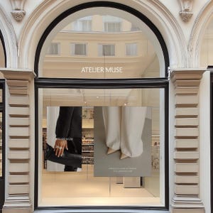 Luxury Boutique Shopfront Mockup PSD: Signage Display