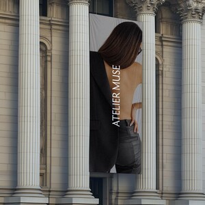 Realistisches hängendes Werbetafel Poster Schild Mockup, PSD Mockup, Werbetafel Anzeige, Poster Schild Vitrine, Werbedesign, Lifestyle Mockup
