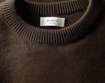 Kleidungsstück Anhänger Mockup, Kleidung Etikett, Stickeffekt (PSD)