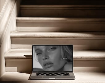 MacBook-mockup, varumärkesmodell för sociala medier, Apple-enhetsmodell, modern MacBook-mockup, estetisk stol med minimalistisk skärmmodell