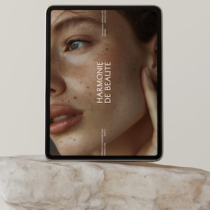 Maquette d'écran pour iPad moderne : affichage de conception Web (fichier PSD)