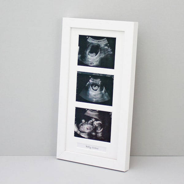 Cadre photo Baby Scan - Cadre multi-ouvertures pour trois photos et zone de texte au format Scan. Fait main. Cadeau de fête de naissance | Annonce de grossesse