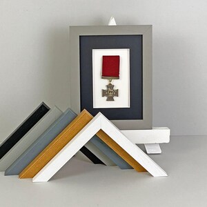 Military Medal display Frame for 1 Medal. Wooden Frame. War Medals. WW1. WW2. Service Medals. Wall Hanging.