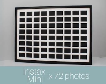 Marco de fotos de madera con múltiples aberturas para Instax Mini. Tiene capacidad para setenta y dos fotos de tamaño mini. 50 x 70 cm. Solo muestra la foto, no el borde.