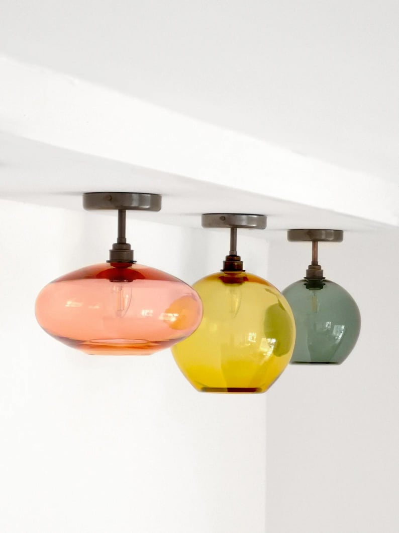 Plafonnier bas semi-encastré Mid-Century en verre soufflé à la main de différentes couleurs