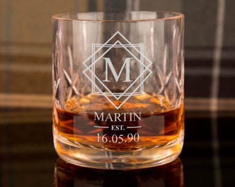 Vaso de whisky de cristal grabado personalizado / Nombre y fecha del vaso de whisky personalizado / Regalo de vaso de bebidas para papá, abuelo, mamá, hermano, amigo