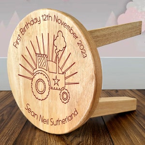 Tabouret en bois personnalisé pour premier anniversaire Conception de tracteur gravée au laser Personnalisé avec le nom de l'enfant et la date d'anniversaire Sur mesure pour toujours image 5