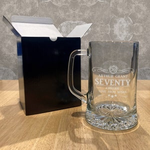 Gepersonaliseerde 70e verjaardag laser gegraveerd glas bier pint tankard | Speciale 70e verjaardagscadeaus | Cadeau-ideeën voor hem | Kwaliteitscadeau voor papa