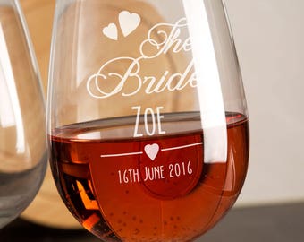 Personalised Bride and Groom Wine Glasses - Personalised Wine Glasses, Personalised Gifts for Couples, Personalised Wedding Gift Him and Her