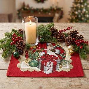 Tapete de mesa natalino com Papai Noel e lurex dourado | Centro de mesa de Natal | Tapete para velas de Natal | Decoração natalina com Papai Noel | Tapete de tapeçaria