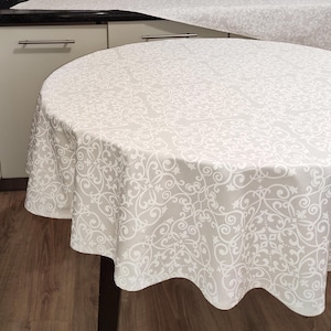 Mantel de algodón laminado resistente al agua: blanco sobre tono arena