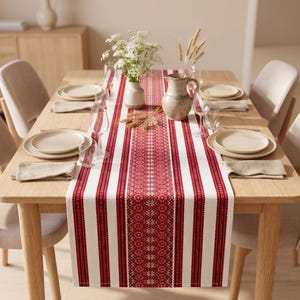 Chemin de table ukrainien, centre de table en tissu tissé Naperon blanc avec ornement rouge, décoration folklorique ukrainienne traditionnelle, linge de table de ferme
