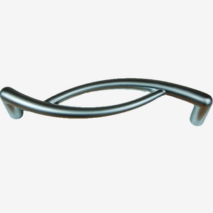Pack of 2 x Traditional Satin Chrome Crossover Cupboard Cabinet Door Pull Handles