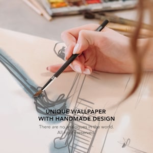 Op de afbeelding: Een hand houdt een penseel boven een tekening op een wit oppervlak. De tekening is van een persoon. De tekst "UNIQUE WALLPAPER WITH HANDMADE DESIGN" staat onder de tekening. De tekst "There are no analogues in the world. All rights reserved." staat onder de tekst.