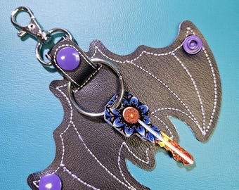 Peek-a-boo Resting Bat, Hidden Key Holder Keychain - Light Purple/Black