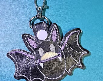 Bat Quarter Keeper Keychain - Lilac