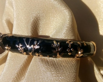 BLACK ENAMEL BANGLE, Gold Tone Metal, Hinged Bracelet, Vintage Enamel Bangles, Black Gold Bracelet, Enamel Bracelet, Vintage Bracelet 80S