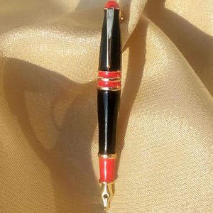 PENBROCHE, POTLOOD PIN broche, statement broche, zwart rode broches voor vrouwen, statement sieraden, emaille broche pin, ongebruikelijke dunne broche