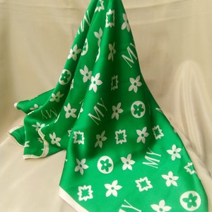 GRÜNER QUADRATSCHAL, Halstuch, Kopftuch, Bandana, grün beige Schal, Seidenschal, Polyester Schals, Sommerschal, Wrap 70cm x 70cm Schal