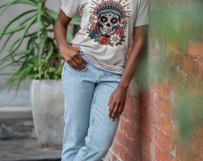 Bohemian Skull Tee; Relaxed Fit Shirt for Festivals, Unisex Graphic Tee, Day of the Dead Shirt, Casual Vintage Wear, Unique Art Tee