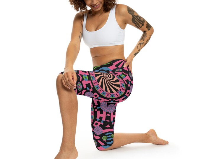 Trendy Athletic Wear: Unique Graphic Capris for Women - Stand Out at the Gym!