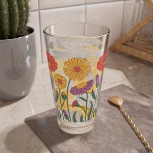 Mixing Glass, Retro Floral Print, Vintage Barware Gift, Cocktail Shaker Decor, Flower Pattern Tumbler, Kitchen Drinking Glass