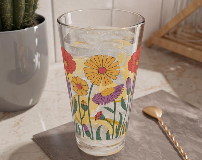 Mixing Glass, Retro Floral Print, Vintage Barware Gift, Cocktail Shaker Decor, Flower Pattern Tumbler, Kitchen Drinking Glass