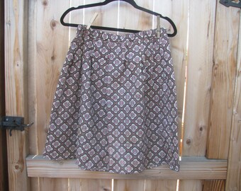 woman's skirt size medium made from vintage fabric