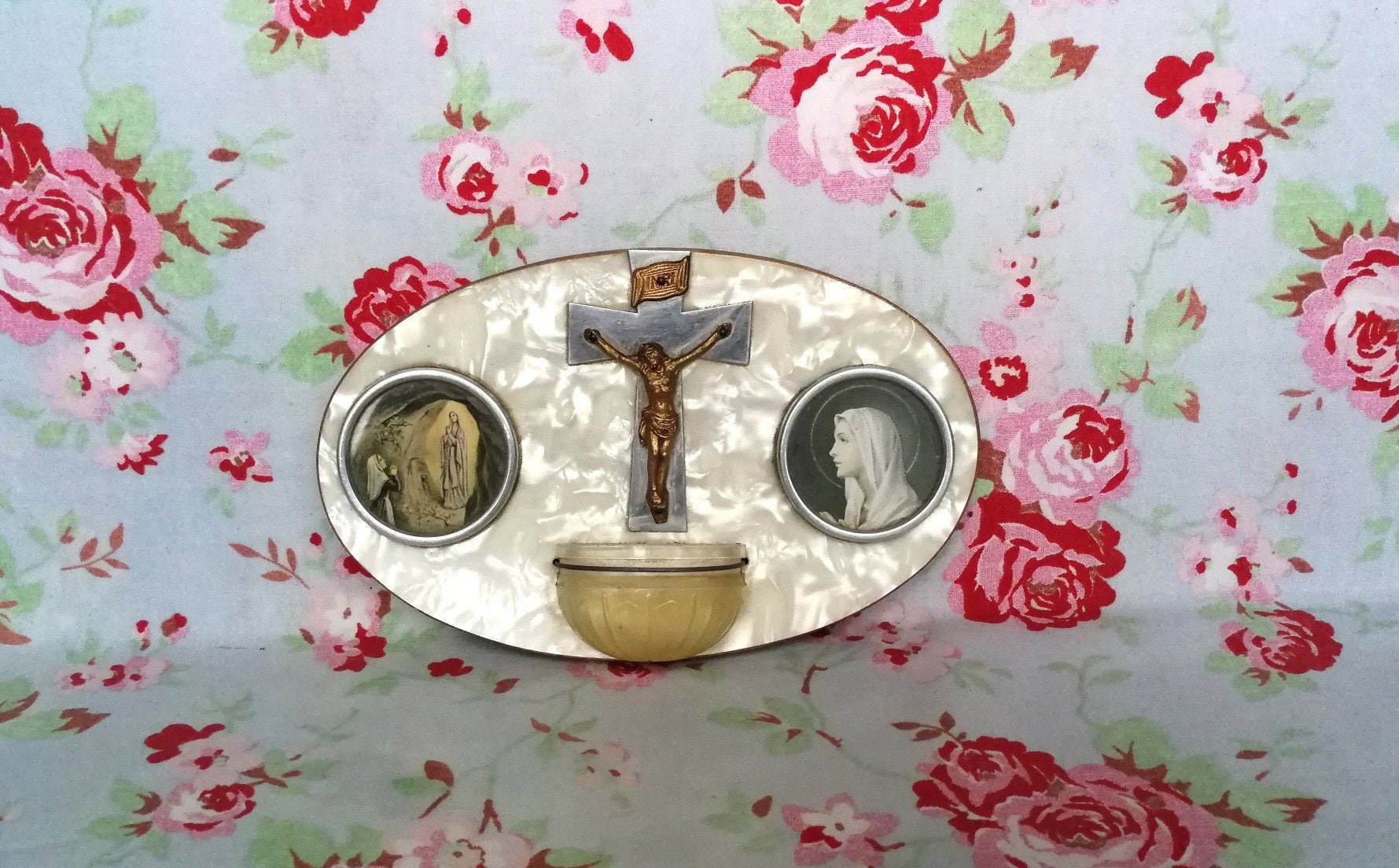 Bénitier Français Vintage + Crucifix Vierge Marie Notre Dame de Lourdes Bénitier Sainte Eau Police S