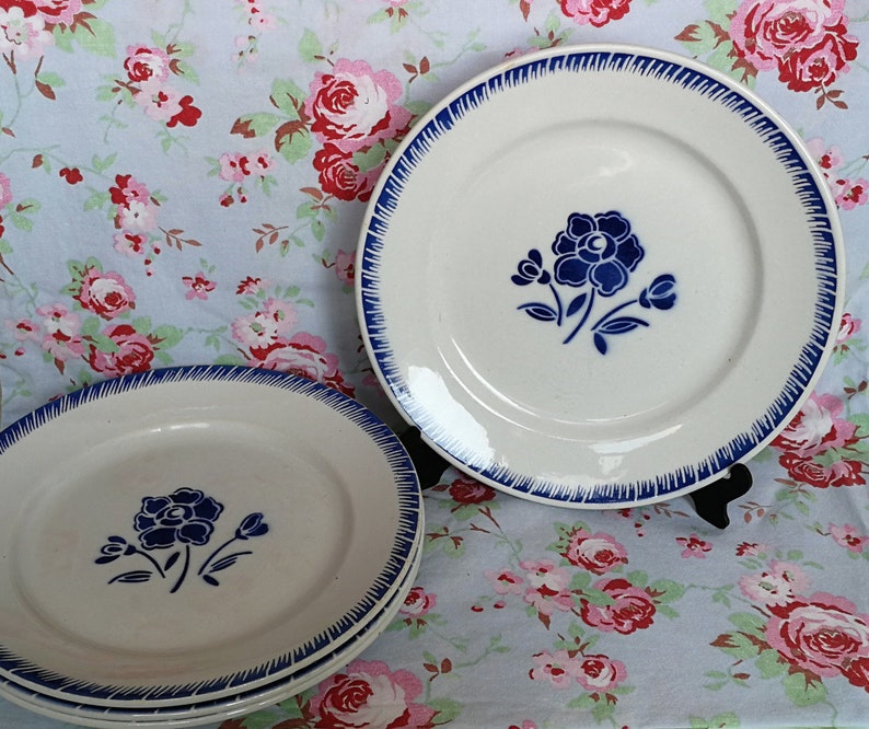 4 Vintage French Faience Badonviller Blue Dinner Plates Made in France Earthenware Ceramic Dishes Retro Roses Airbrush Mad Men Style Stencil