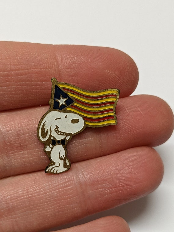 Vintage Puerto Rico Snoopy Pin Badge Logo Made in 