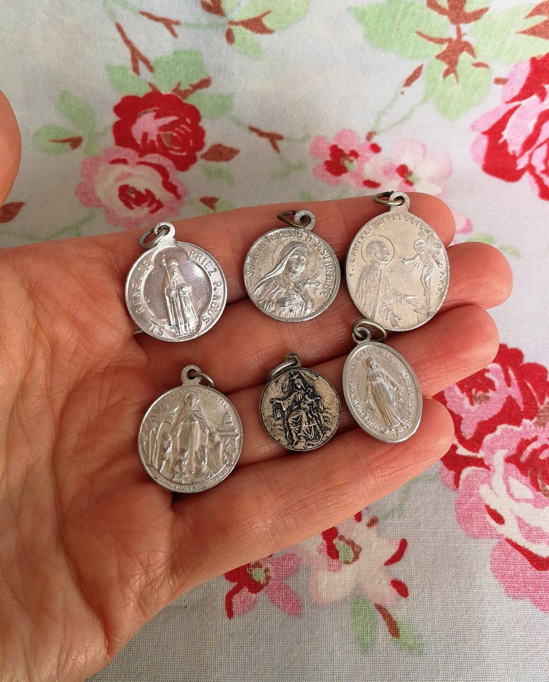 Lot de 6 Antique Français Religieux Médailles Pendentifs Vierge Marie Lady Lourdes Double Face Catho