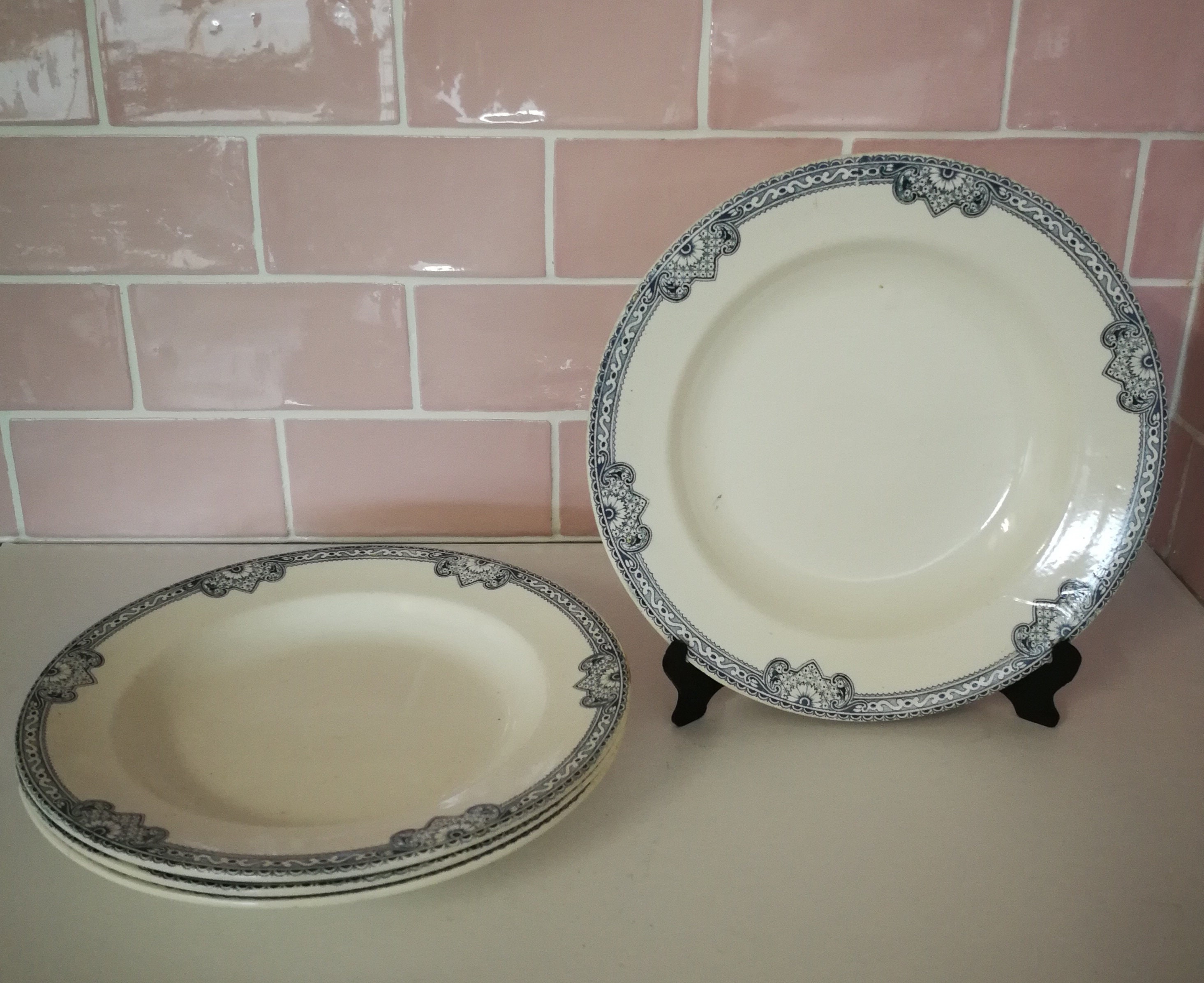 4 Antique Français R&a Salins Jumieges Terre de Fer Assiettes Plats R Un Motif Géométrique Vintage C