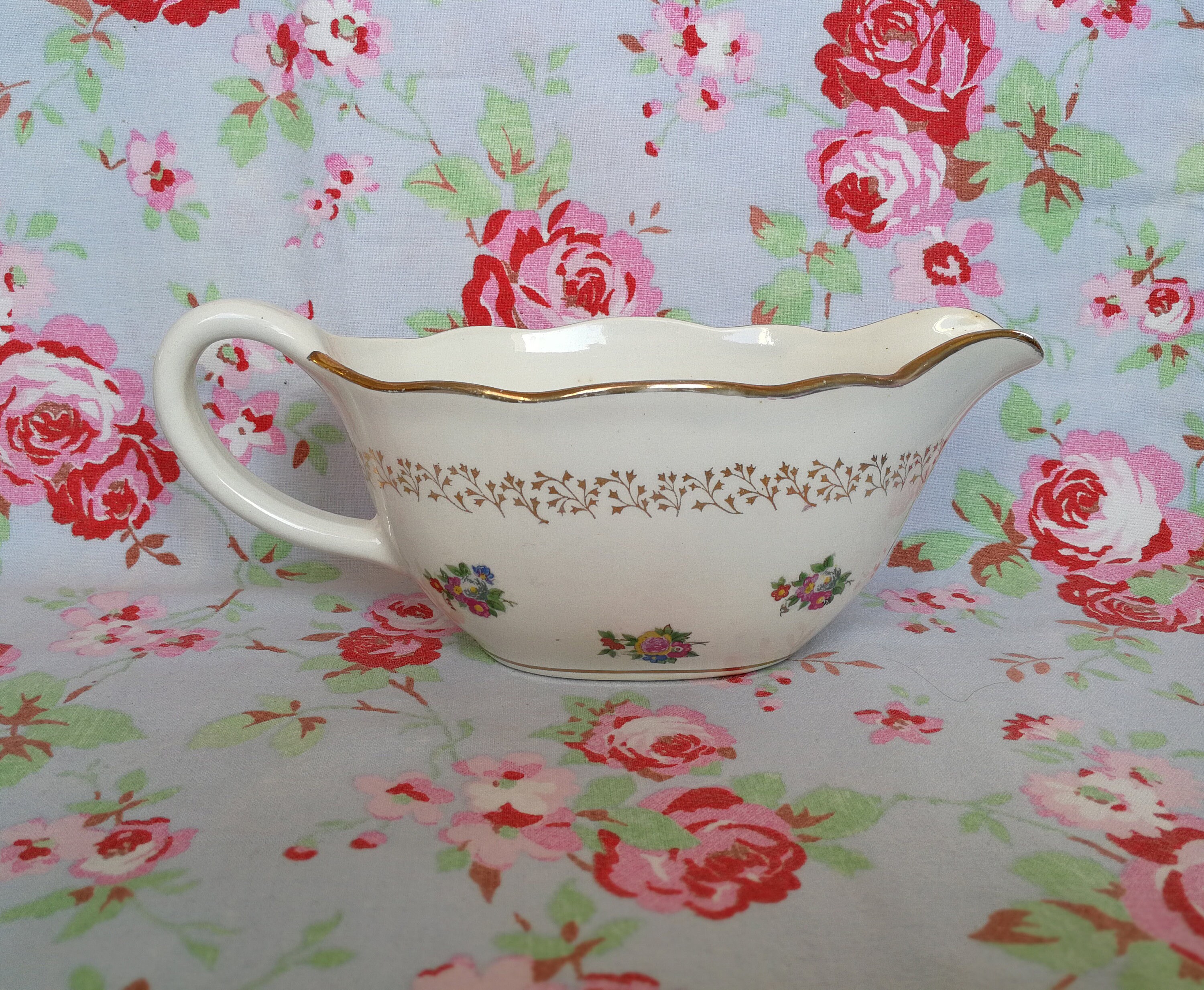 Vintage Français Sauce Boat Digoin Sarreguemines Made in France Faience Ceramic Flower Pattern Bud B