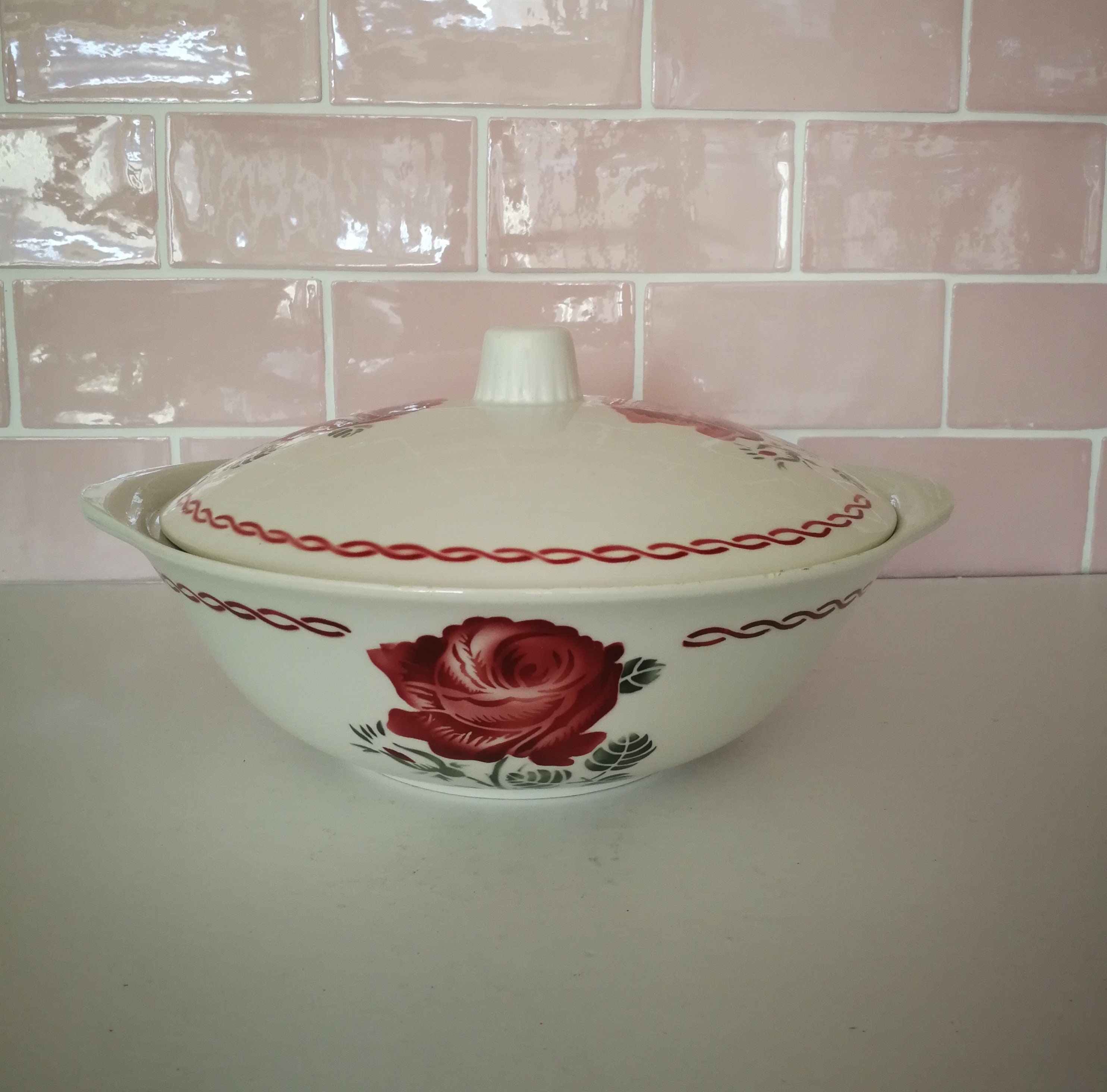 Vintage Français Badonviller Soupe Tureen avec Poignée Légumes Rouge &noir Made in France Faïence Pl