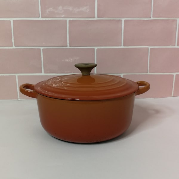 Authentic French Le Creuset Cocotte in Orange Enamelled Cast Iron, French vintage, 20 cm Made in France Retro Cooking Ustensils Dutch Oven