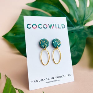 Boucles d&#39;oreilles ovales en or vert // Boucles d&#39;oreilles en pâte polymère avec feuille d&#39;or // Boucles d&#39;oreilles légères // minimalistes // CHRISTINA