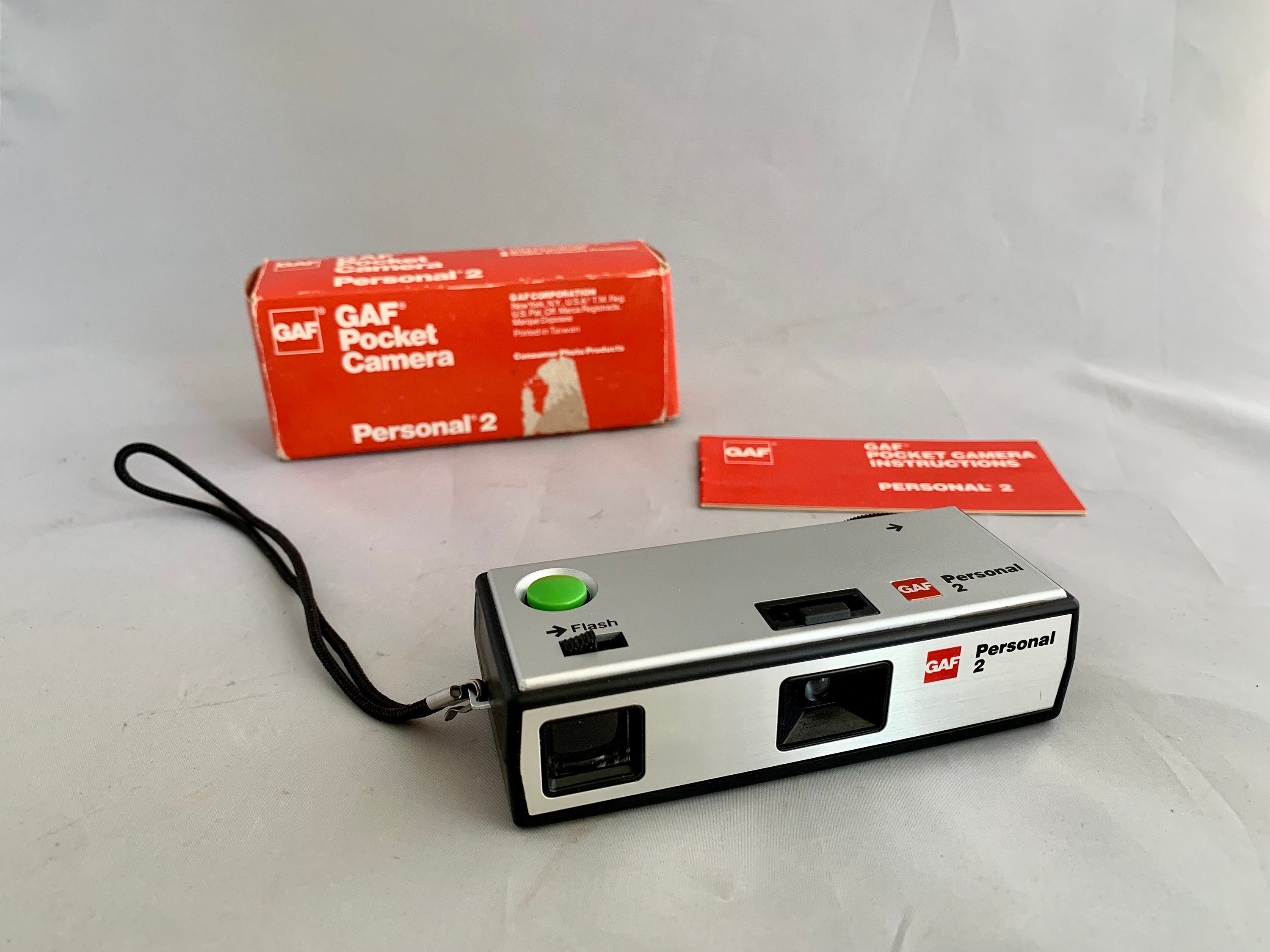 INSTANT LOAD POCKET CAMERA CIL 1 110