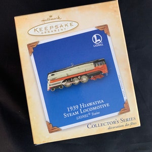 2004 Hallmark Keepsake Ornament Titled &quot;1939 Hiawatha Steam Locomotive” Lionel Train